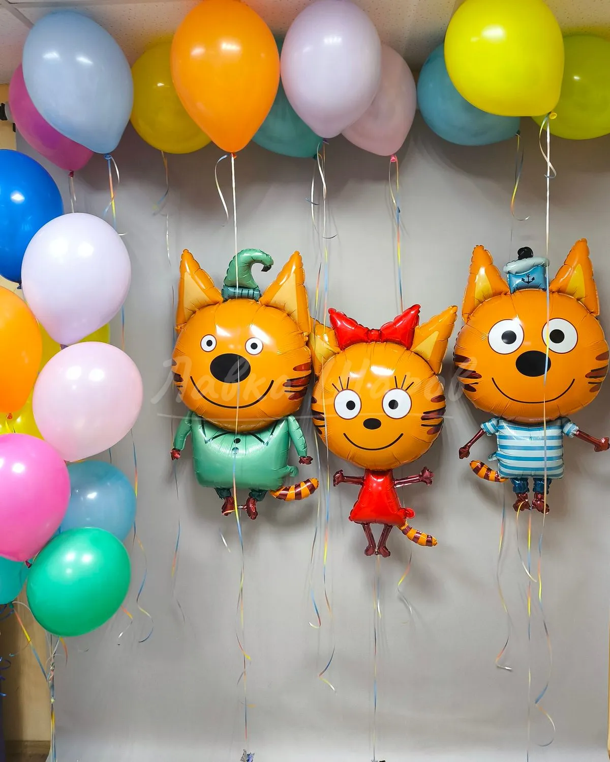№1222 Фигуры «Три кота» с разноцветными шарами — для девочки, Лавка Шаров Мытищи