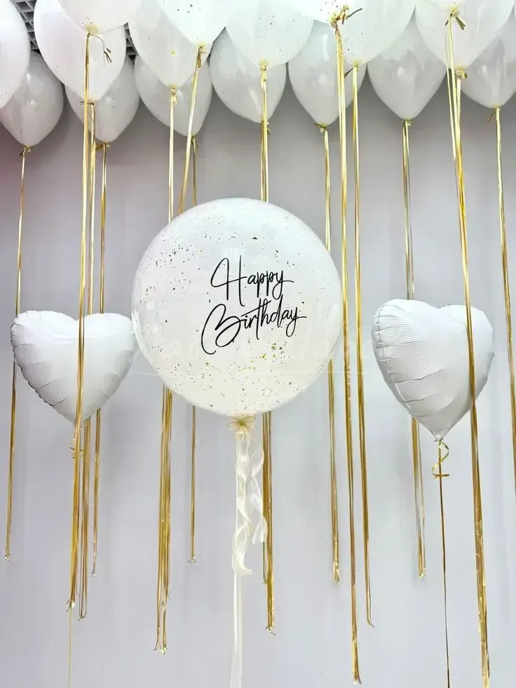 №1119 Шар «Happy Birthday» с сердцами под потолком, белый и золото — для неё, Лавка Шаров Мытищи