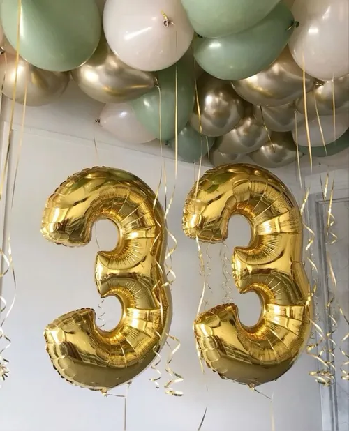 №7 Цифра 33 с шарами под потолок, золото с шалфейным — юбилей, Лавка Шаров Мытищи